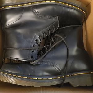 Dr. Martens 8 Eye Boots Size 9.5